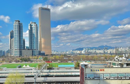 Noryangjinil-tong Cabine | Cozy Room: 30 Seconds from Noryangjin Station, Prime Location in Seoul
