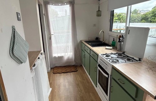 Domalain Cabine | Unusual accommodation: accommodation on the water