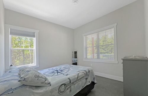 Cape Sable Island Maison | 1 minute from the beach! Family & pets welcomed, with an upstairs TV/games room