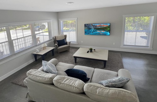 Cape Sable Island Maison | 1 minute from the beach! Family & pets welcomed, with an upstairs TV/games room