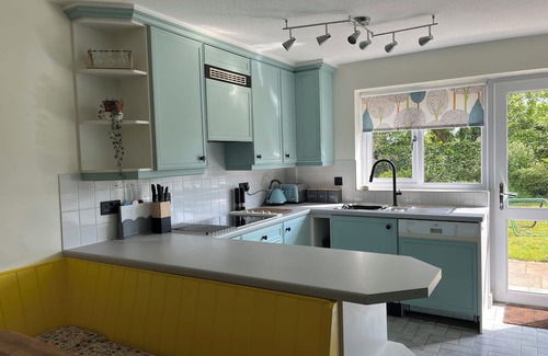 Taunton Maison | Beautiful bungalow with a sauna, hot tub and games, close to town and walks