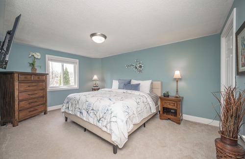 Hamilton Maison | STUNNING EXECUTIVE HOME- FURNISHED!!!