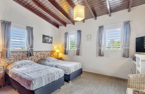 Hato Maison | Bonaire Sunset Villa - A divers paradise for 2-10 persons.
