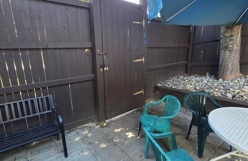 Owings Mills Maison | Charming 1-bedroom,with Living room BASEMENT APT in Owings Mills with a POOL!