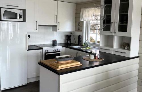 Lindesnes Maison | Holiday home Mona in Lussevika, new addition 2024, near Spangereid-Lindesnes, southern Norway, , max. 6 adults, own boat mooring, approx. 100 m² living space, 3 bedrooms, charming and tasteful furnishings, large veranda with fjord view, terrace f.