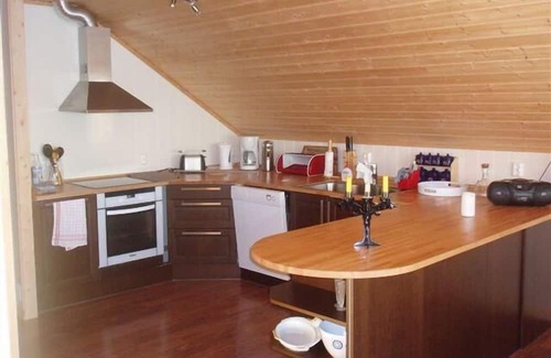 Vevelstad Maison | Cottage "Stokkasjøen Rorbu", 8870 Visthus, Norway - Nordland, southern North Norway, Helgeland coast, 5 persons, 2 living levels, 1 kitchen, 2 bathrooms, 3 bedrooms, Internet Wlan, directly on the water, non-smoking, 85 sqm living area etc., vaca.