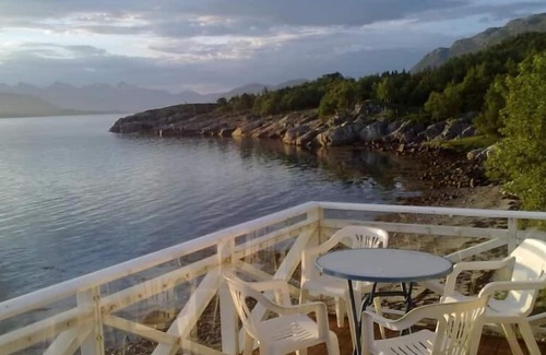 Vevelstad Maison | Cottage "Stokkasjøen Rorbu", 8870 Visthus, Norway - Nordland, southern North Norway, Helgeland coast, 5 persons, 2 living levels, 1 kitchen, 2 bathrooms, 3 bedrooms, Internet Wlan, directly on the water, non-smoking, 85 sqm living area etc., vaca.