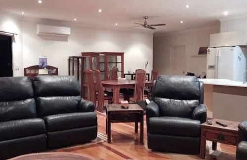 Cashmere Maison | Private Room in quiet Cashmere, Moreton Bay