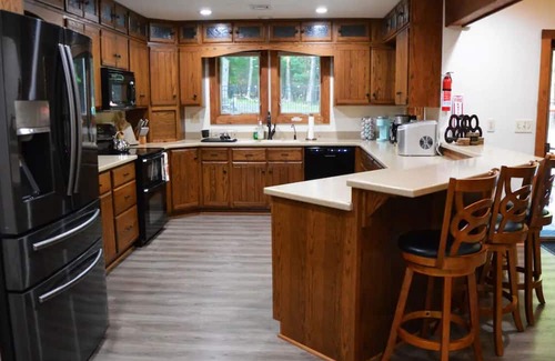 Stroudsburg Cabine | Pickle-ball & Volleyball Courts, In Ground Heated Pool, Central but Secluded