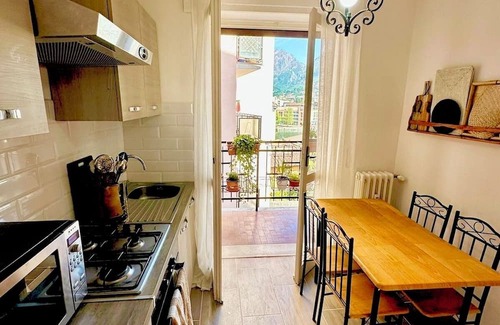 Malgrate Appartement | Cozy rustic apartment with candlelights & mountain/lake views!