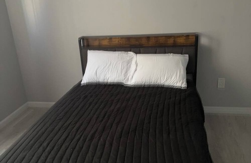Weequahic Appartement | Superb 2-bedroom apartment in charming Newark with AC, WiFi, dresser