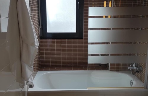Benavente Appartement | Ático de dos Dormitorios con Terraza y Fácil Aparcamiento