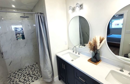 Port Alberni Maison | Newly Renovated Private 3 bedroom 2 bathroom guest suite
