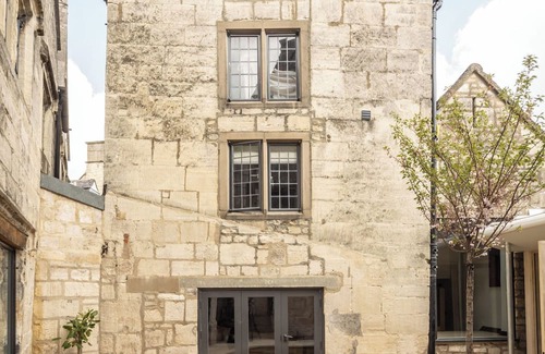 Painswick Maison | This house is a 5 bedroom(s), 5 bathrooms, located in Cotswolds, .