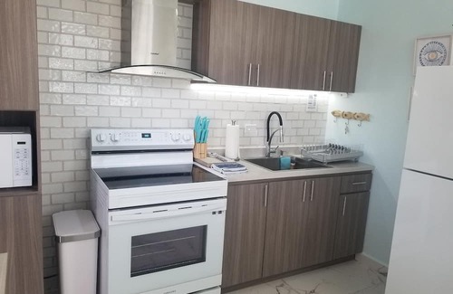 Cerro Gordo Appartement | Villa Santorini Cozy 3-bedroom apartment in welcoming Bayamon with AC, WiFi