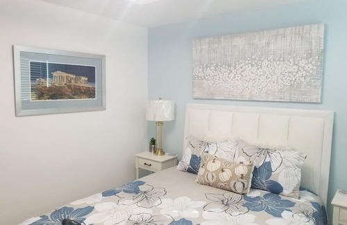 Cerro Gordo Appartement | Villa Santorini Cozy 3-bedroom apartment in welcoming Bayamon with AC, WiFi