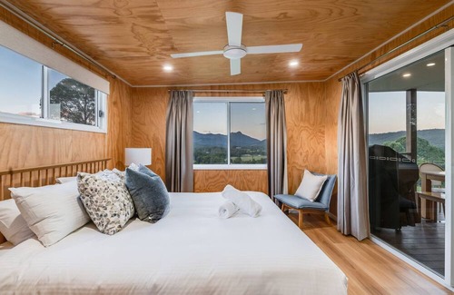 Kunghur Autre | Elysium- Blue Mountain Cabin