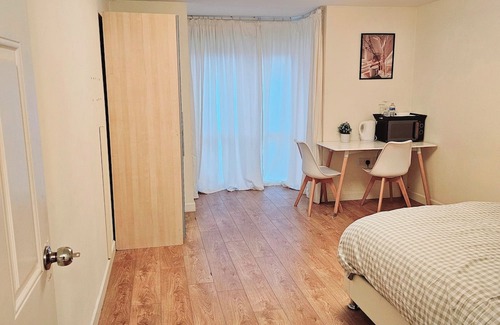Stone Maison | Clean cosy& Large Bedroom in Dartford - Close to all amenities & Central London