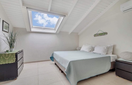 Belnem Appartement | Belmar 18 a 3 bedroom oceanfront apartment fully AC
