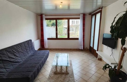 Noisy-le-Grand Maison | Homerez - House in Noisy-le-Grand