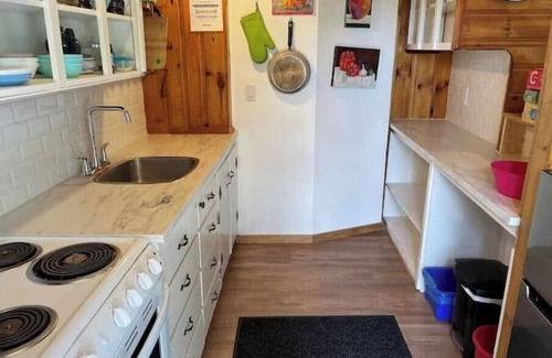 Grey Highlands Chalet De Ski | Private 5 Acre Chalet with Bunkie & Sauna - Rated 4.9 with 100 Reviews on Airb&b