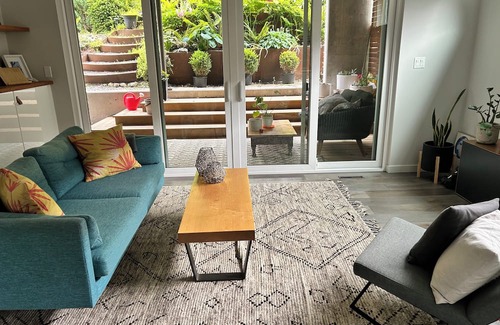 Squamish Maison | Modern bright home, epic views, family friendly