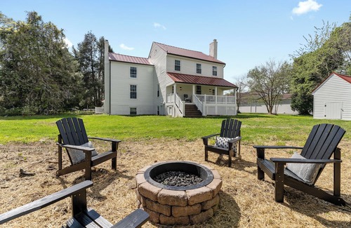 Bowling Green Maison | Charming 4-bedroom house in Bowling Green with WiFi, AC - 1700s Modern Reno