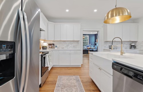 Bowling Green Maison | Charming 4-bedroom house in Bowling Green with WiFi, AC - 1700s Modern Reno