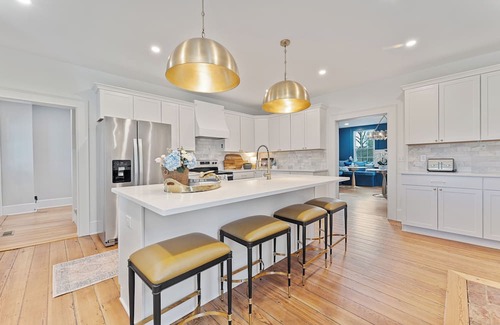 Bowling Green Maison | Charming 4-bedroom house in Bowling Green with WiFi, AC - 1700s Modern Reno