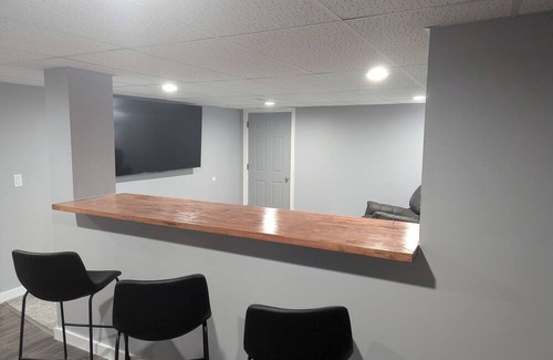 Kearney Maison | Cozy 1-bedroom Basement Apartment in Kearney walking distance to downtown!