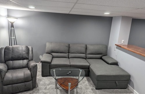 Kearney Maison | Cozy 1-bedroom Basement Apartment in Kearney walking distance to downtown!