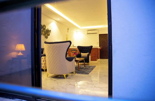 Al Kura Chalet De Ski | Chalet with private pool