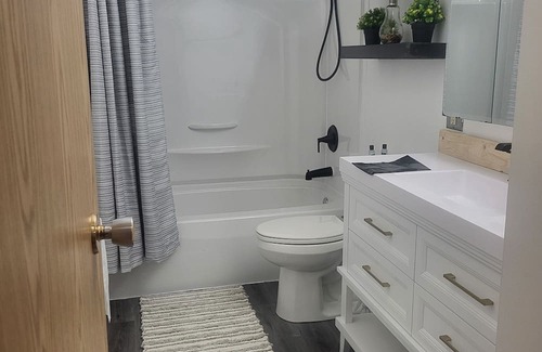 Haines Junction Maison | Comfy Room in Haines Junctionn