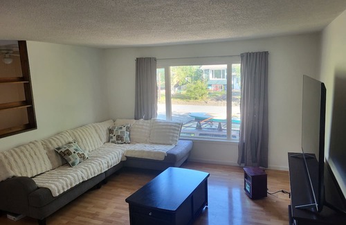 Haines Junction Maison | Comfy Room in Haines Junctionn