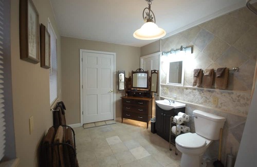 Boone County Cottage | 2 Bedroom Woodsy Cottage with private outdoor area and wifi.