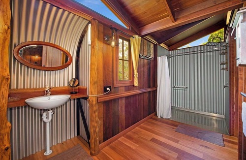 River Heads Cabine | Mango Lodge romantic cabin at River Heads near Fraser Island
