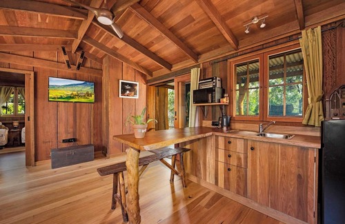 River Heads Cabine | Mango Lodge romantic cabin at River Heads near Fraser Island