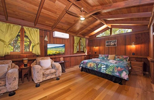 River Heads Cabine | Mango Lodge romantic cabin at River Heads near Fraser Island