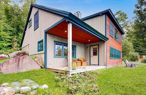 Franconia Maison | Cozy two-story mountain home with beautiful views & furnished patio