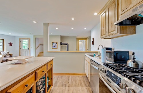 Franconia Maison | Cozy two-story mountain home with beautiful views & furnished patio