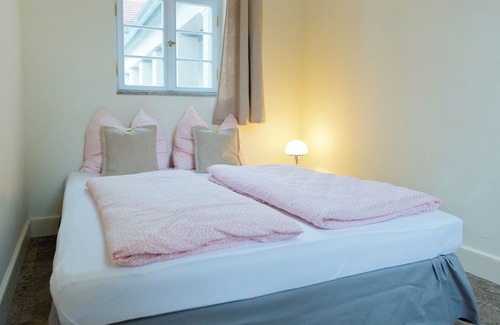 Neu Fahrland Appartement | Apartment "Stall innen" in the country house at Jungfernsee with lake access