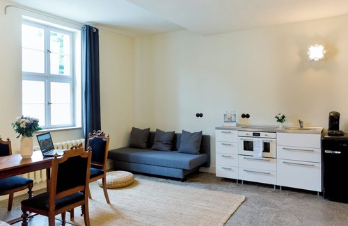 Neu Fahrland Appartement | Apartment "Stall innen" in the country house at Jungfernsee with lake access