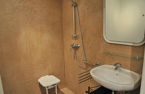 Noiseux Maison | Rural group home with sauna and garden