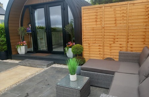 Inishowen Cabine | Fantastic cabin with panoramic sea views, located in Quigley's Point, Inishowen.