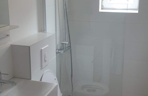 Centar Appartement | The White Suite. Cozy apartment with 1 bedroom and WiFi, AC in peaceful Skopje