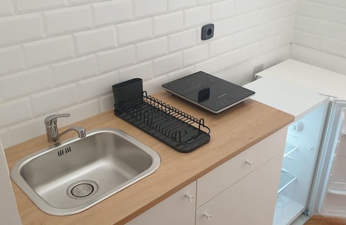Centar Appartement | The White Suite. Cozy apartment with 1 bedroom and WiFi, AC in peaceful Skopje