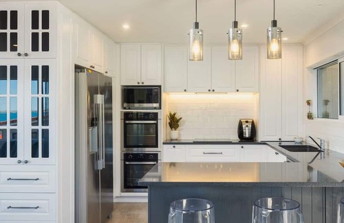 Browns Bay Maison | Spectacular Sea Views -Exec Home