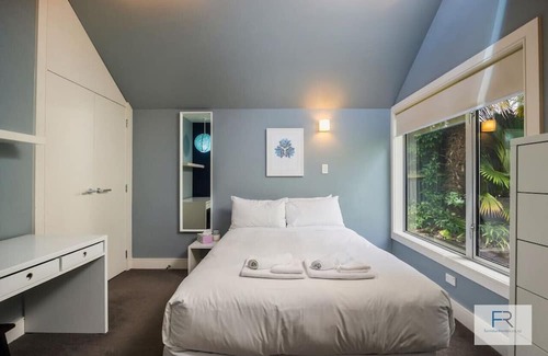 Westmere Maison | Westmere Poolside Retreat (by Furnished Rentals)