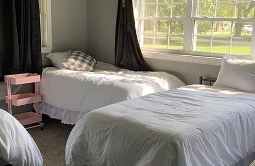 Pryor Maison | Expansive 3700+ sq ft retreat w/ sauna! Minutes to antique shops.