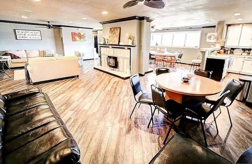 Pryor Maison | Expansive 3700+ sq ft retreat w/ sauna! Minutes to antique shops.